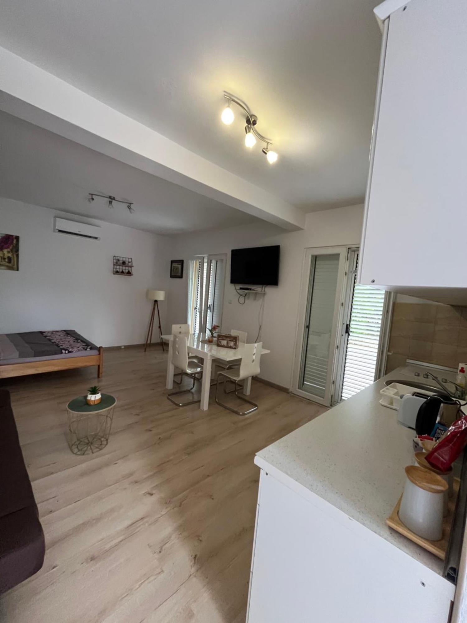 Apartman Iskra Bijela Exterior foto